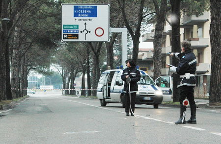Forlì, 60enne blocca un bus per mezz’ora: «Faccia scendere gli stranieri» article-post