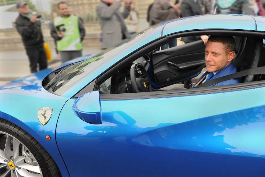 Lapo Elkann ha distrutto la sua Ferrari da fermo, a Milano article-post