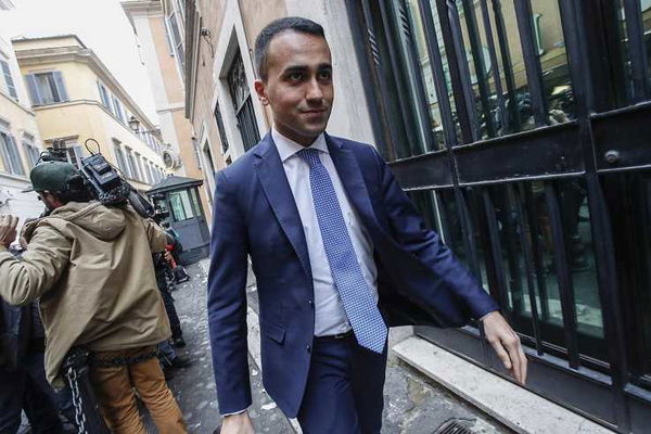 L’annuncio di Di Maio: «La prossima settimana abolizione dei vitalizi»