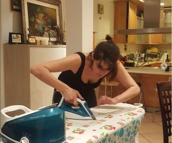 Matteo Salvini spiega la foto di Elisa Isoardi che stirava camicie: «Erano le sue»