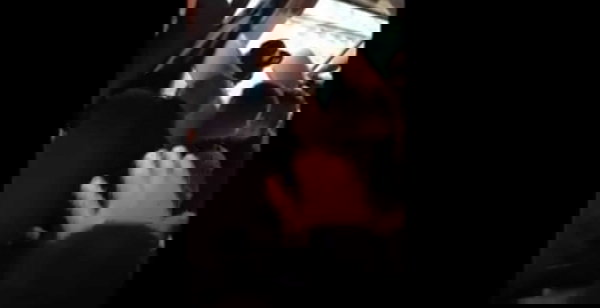 Ecco come la polizia francese ha fatto scendere dal treno una migrante incinta | VIDEO