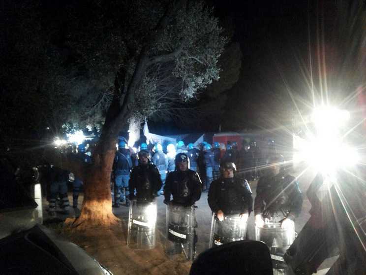 No Tap, ancora blocchi e tafferugli a Lecce: arrestato un attivista article-post