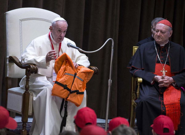 «Aiutare i poveri e i migranti è importante come opporsi all’aborto», parola di papa Francesco