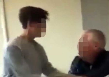 Tre indagati per il video degli insulti «Prof non mi faccia incazzare» contro un professore di Lucca article-post