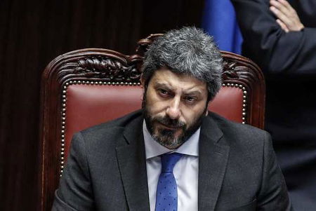 Le contraddizioni di Roberto Fico sulla colf Imma, Le Iene: «Lavora in nero?» article-post