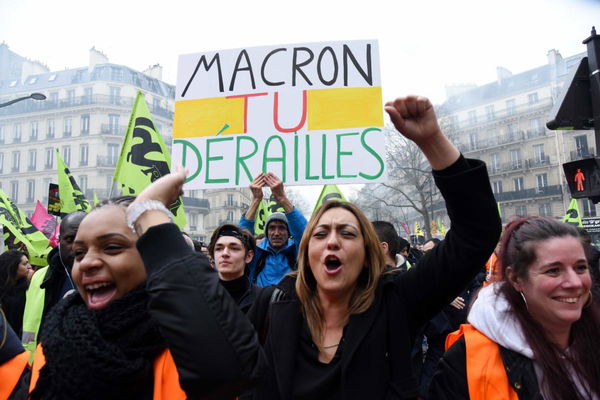 Lo sciopero dei treni in Francia destabilizza il governo Macron