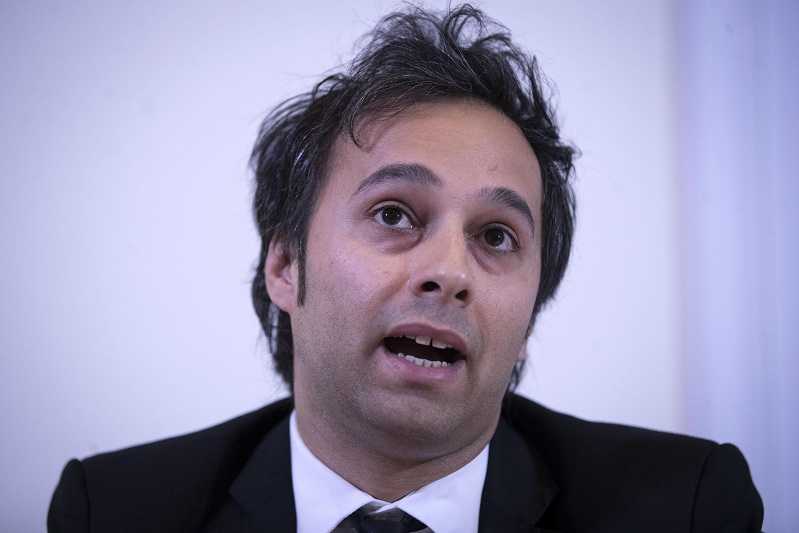 Il deputato M5S Battelli spiega perché ha lasciato gli studi: «A 17 anni una diagnosi sbagliata» article-post