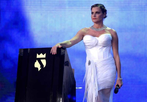 Simona Ventura nuovo giudice di Amici: «Ho ricevuto cattiverie, Maria De Filippi mi ha salvata»