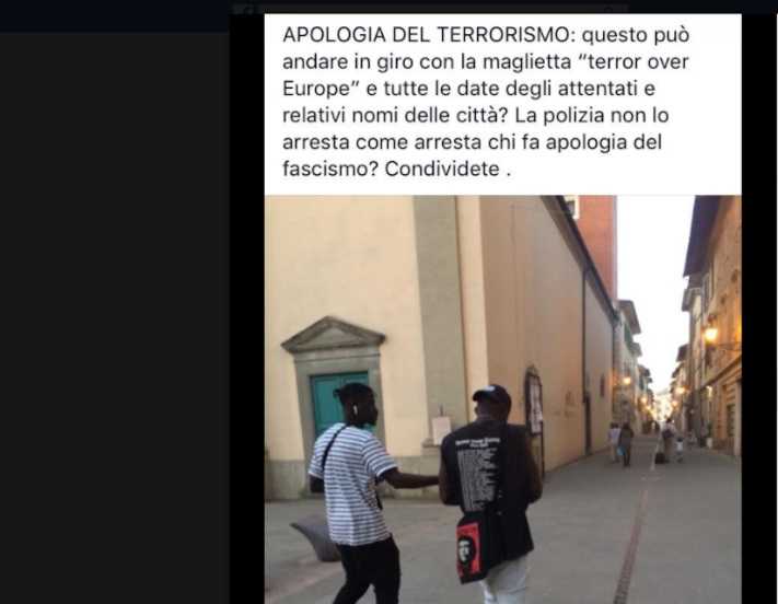 Il ragazzo nero accusato di apologia del terrorismo perché indossava una maglietta di un gruppo death metal article-post