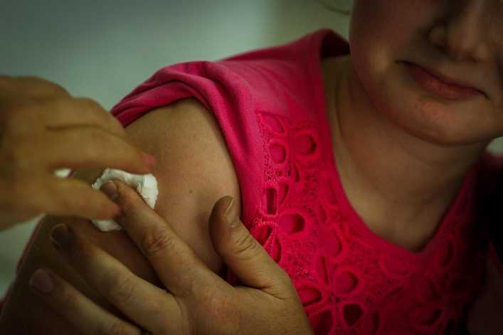 Le file per le vaccinazioni contro il morbillo a Catania article-post