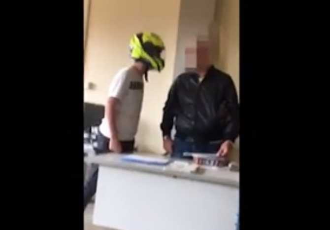 Gli studenti umiliano il prof in classe a Lucca, spuntano altri tre filmati | VIDEO article-post