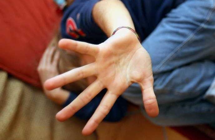 ragazza violentata