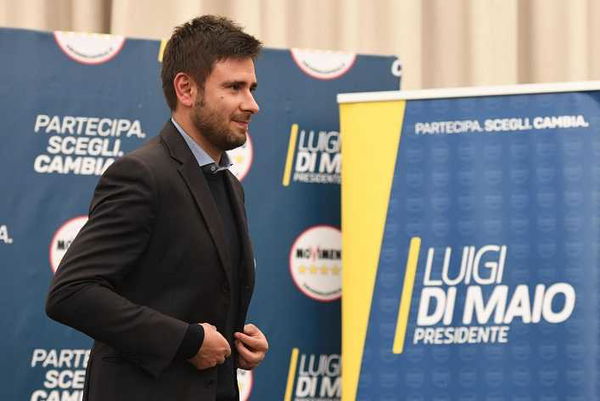 La bufala di Alessandro Di Battista sulla congiura dello spread