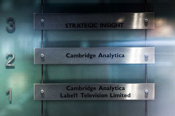 Cambrigde Analytica chiude per lo scandalo dei dati di Facebook