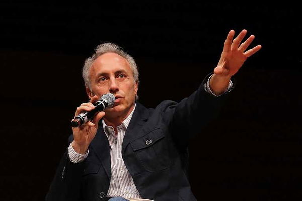 Travaglio definisce una colossale fake news l’articolo del New York Times sul curriculum di Conte
