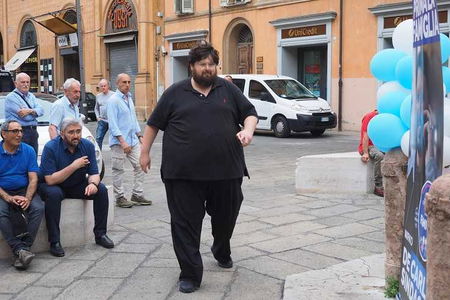 Adinolfi contro i gay sacerdoti: «La Chiesa ha un problema di omessualità, non di pedofilia» article-post