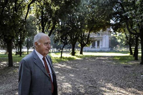 Le fallimentari previsioni di Paolo Savona sull’euro