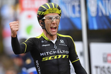 Giro 101, il ruggito di Yates sull’Etna: a lui la rosa, al compagno Chaves la tappa article-post