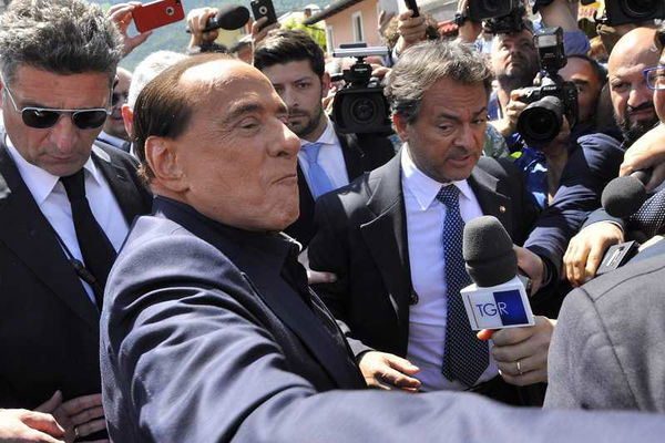 Berlusconi vuole l’incarico da Mattarella: «Nessuno esperto come me»