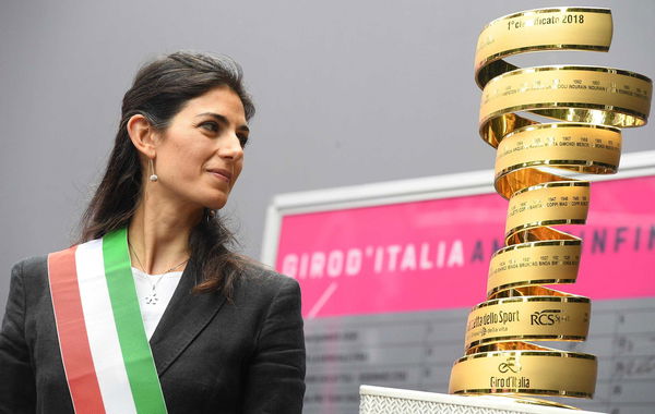 La vergogna delle buche di Roma colpisce il Giro d’Italia