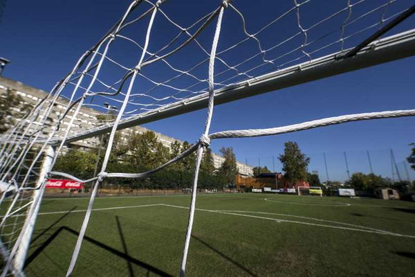 Arezzo, papà picchia l’allenatore del figlio (che gioca nei pulcini): punito con 3 anni di Daspo