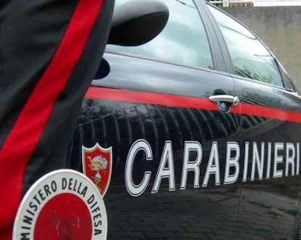 Arrestati tre carabinieri per false accuse di terrorismo a un migrante