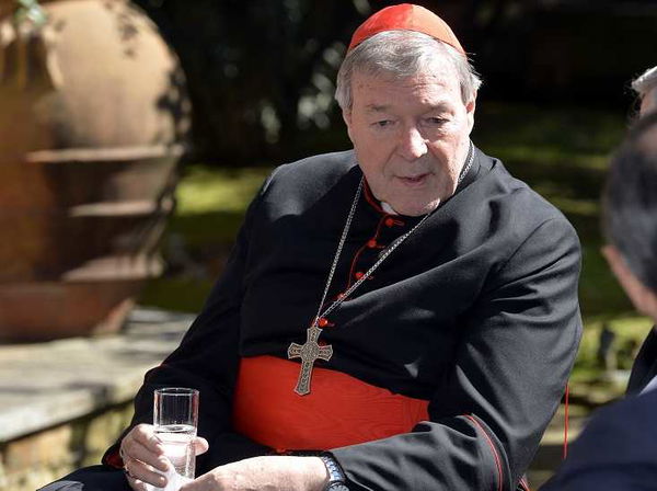 Il cardinale australiano George Pell sarà processato per abusi sessuali su minori