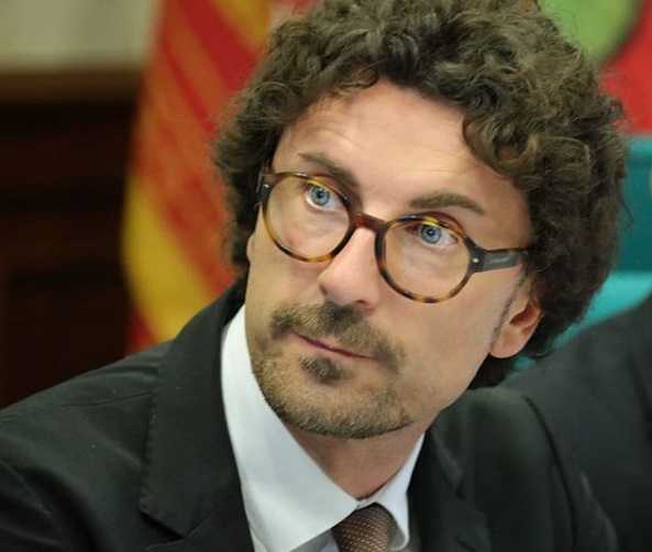 La sfida dell’uomo forte Salvini a Toninelli, non rispondere più agli Sos dei migranti