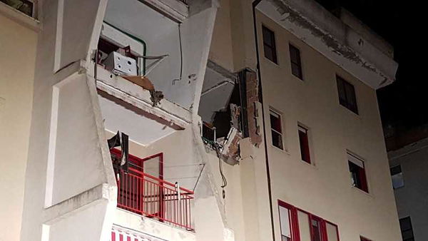 Crotone, esplosione in un appartamento: 2 morti, grave una bimba di 4 anni