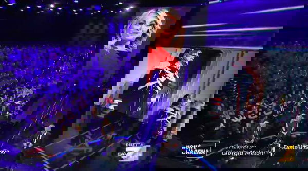 La figlia di Giorgia Meloni piange durante il collegamento con Giletti: «Forse è arrabbiata con Mattarella» | VIDEO