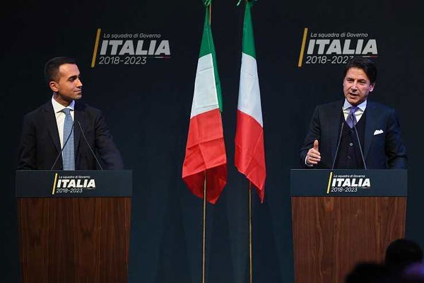 Matteo Renzi prende in giro il M5S per Giuseppe Conte: «È un amico di Maria Elena Boschi»