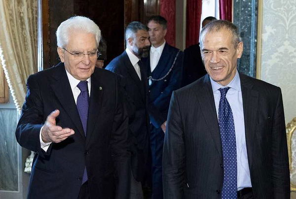 Governo, Mattarella affida l’incarico a Cottarelli. Di Maio: «In piazza il 2 giugno»