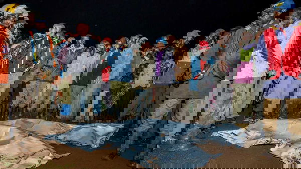 Crolla una diga in Kenya, tra le 41 vittime ci sono almeno 20 bambini