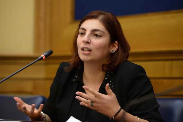 Le mail di Laura Castelli anti-Di Maio e anti-Di Battista