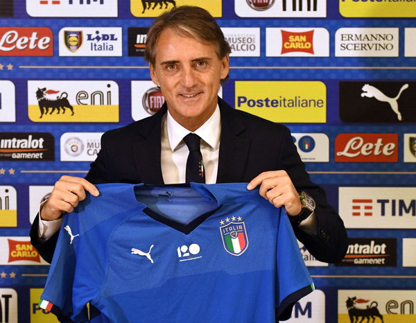 I tifosi del Milan non gradiscono gli auguri della loro squadra a Roberto Mancini nuovo ct dell’Italia