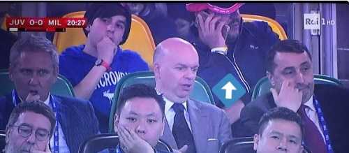 Matteo Salvini tratta al telefono per il governo con Di Maio mentre è allo stadio per Juventus-Milan