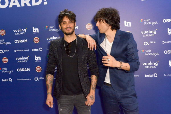 Ermal Meta e Fabrizio Moro cantano “Volare” insieme al pubblico dell’Eurovision | VIDEO