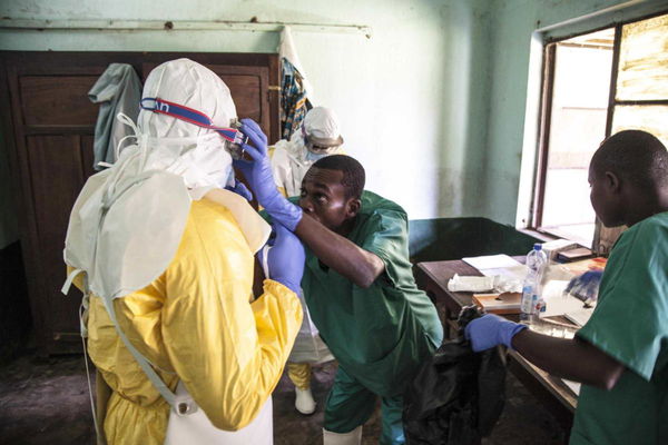 Torna l’allarme ebola in Congo (ma potrebbe essere meno grave di quello che pensate)