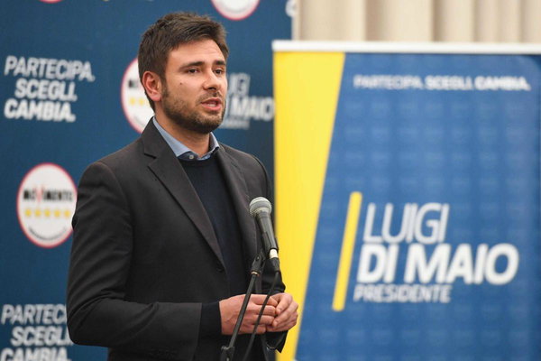 Alessandro Di Battista torna alla carica: «Mattarella non si opponga al cambiamento»