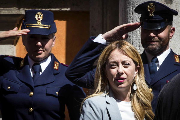 Giorgia Meloni replica a Juncker sul capitolo migranti: «Bevi di meno»