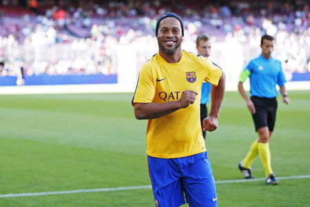Come farà Ronaldinho a sposarsi con due donne? article-post