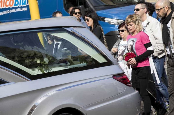 «Ti hanno massacrata, ma tu sei viva. Ti amo»