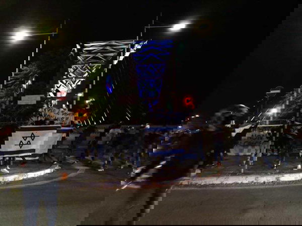 Giro d’Italia: a Roma manifesti anti Israele sul ponte dedicato a Settimia Spizzichino