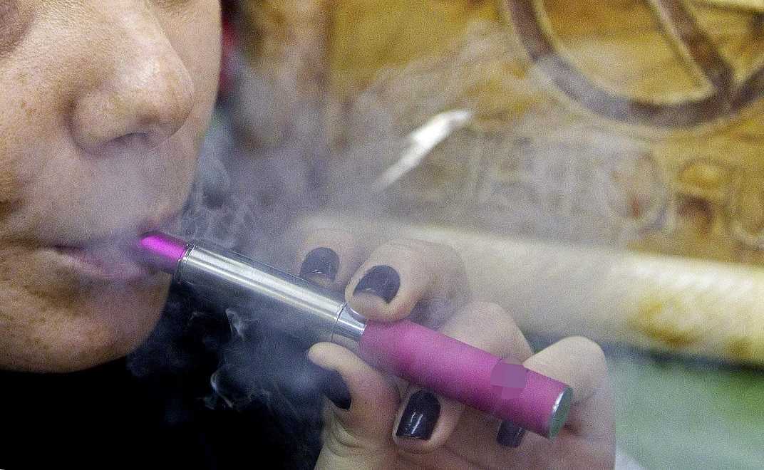 Giovane svapa per tre settimane. Ricoverata per acqua nei polmoni article-post