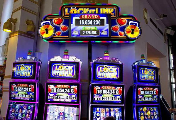 Il ragazzino di 15 anni che salva i genitori dalle slot machine