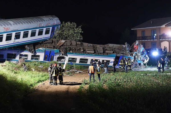 Incidente ferroviario sulla Torino-Ivrea, treno contro un tir: 2 morti. Indagato l’autista | FOTO
