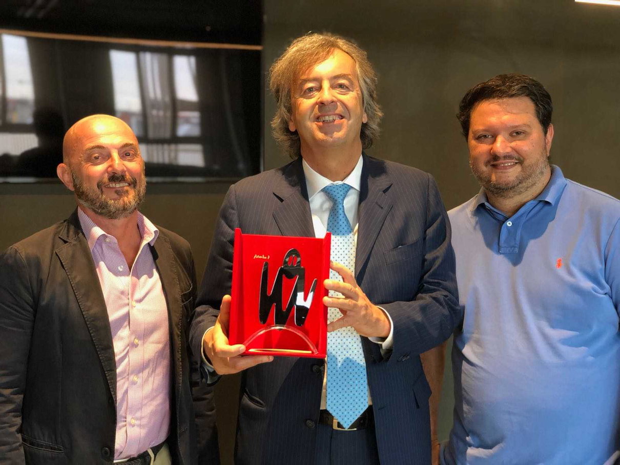 I no-vax minacciano Burioni: «So dove vai al mare». E pubblicano su Facebook il numero del lido article-post