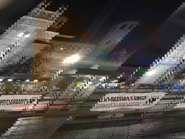 Torino, Forza Nuova con Salvini sui migranti: «La pacchia è finita» sugli striscioni