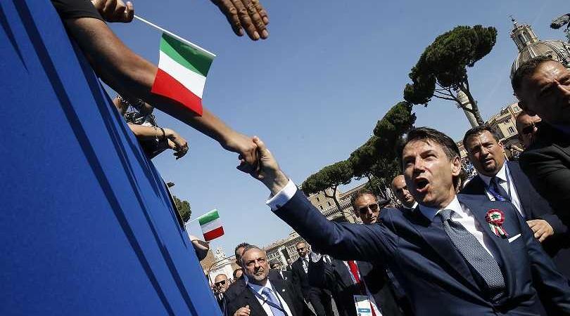 Giuseppe Conte aereo blu
