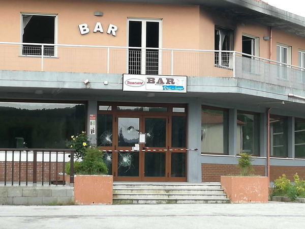 In Molise hanno incendiato un locale destinato ai migranti e il sindaco chiede aiuto a Salvini